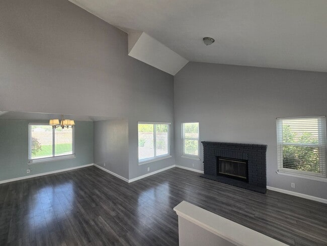 Photo - Room for Rent – 1621 W Newgrove St, Lancaster, CA 93534