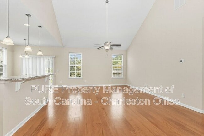 Photo - 481 Gianna Ln