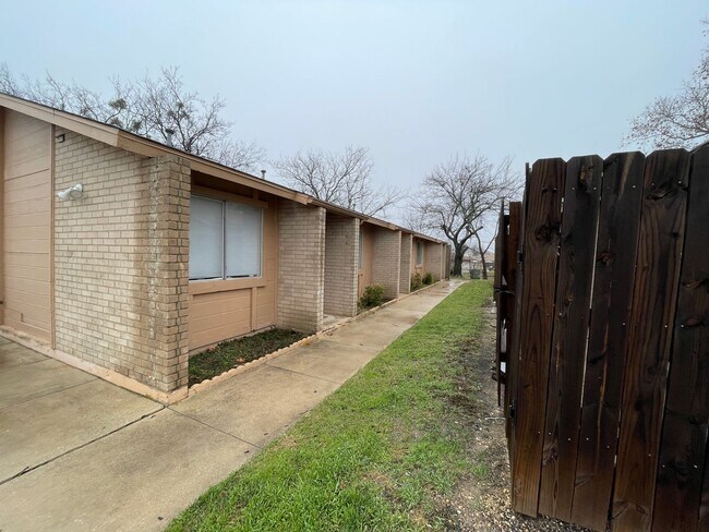 Photo - 2206 Silverway Dr Unit A