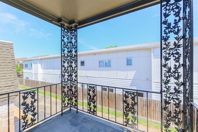Photo - 5922 Fairdale Ln