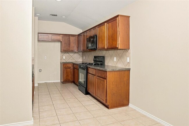 1817 Shaker Trail
