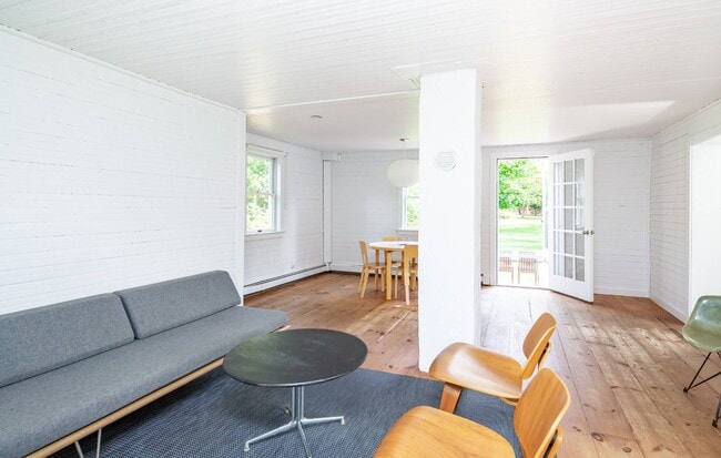 Photo - 706 Springs Fireplace Rd