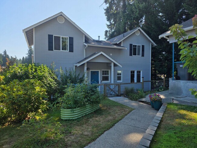 Madrona Point Waterfront Home! - Madrona Point Waterfront Home!