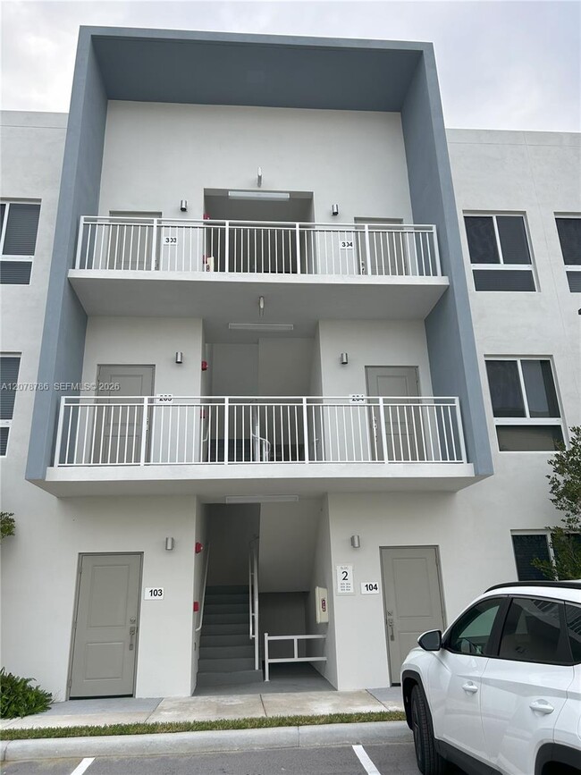 Building Photo - 610 NE 2nd St Unit 304