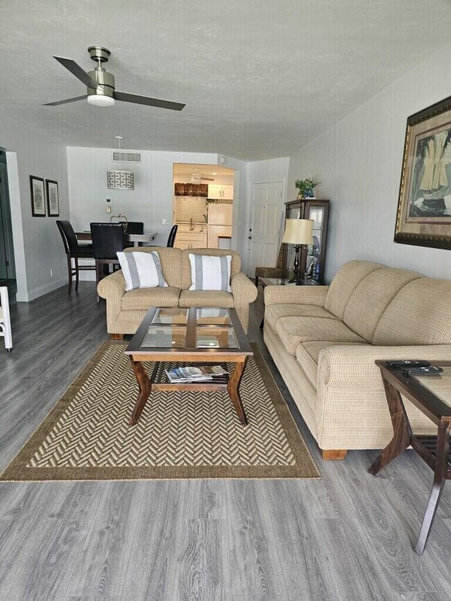 Photo - 755 Saturn St Unidad A205