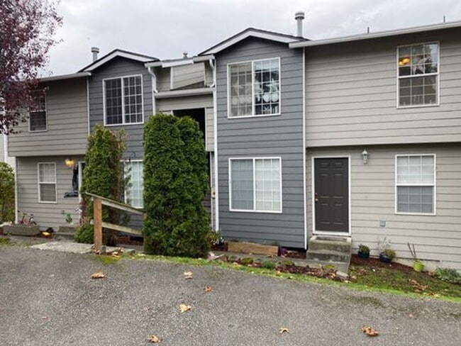 Building Photo - 1001 Crestview Ln Unit D