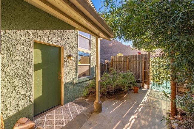 Photo - 543 Fernwood Pacific Dr