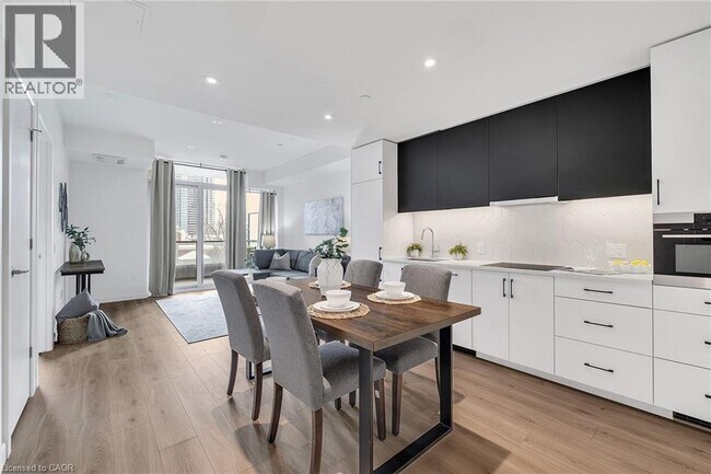 Photo - 741 King St W Unité 306