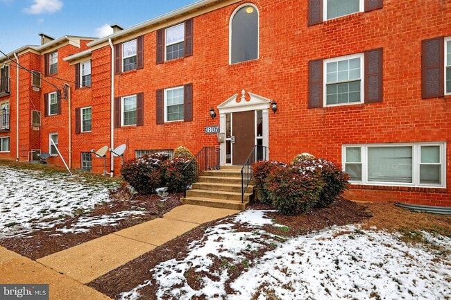 Building Photo - 3807 Swann Rd Unit 304