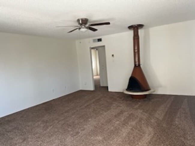 Photo - 6012 Stockdale Hwy Unit 3