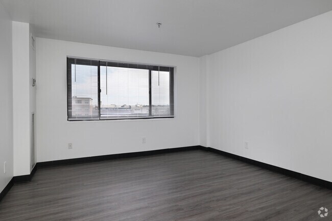 2BR, 2BA - 1,524SF - Bedroom