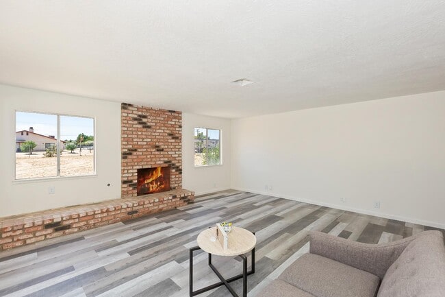 Photo - 15073 Mojave St