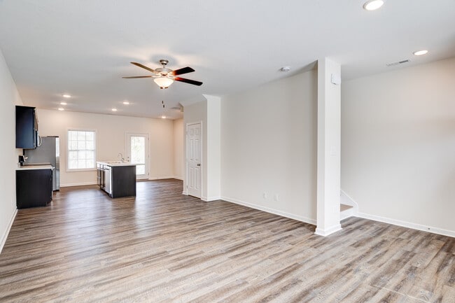 Building Photo - 418 Bogle St Rental