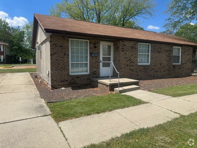 Building Photo - 518 N Oak St Rental
