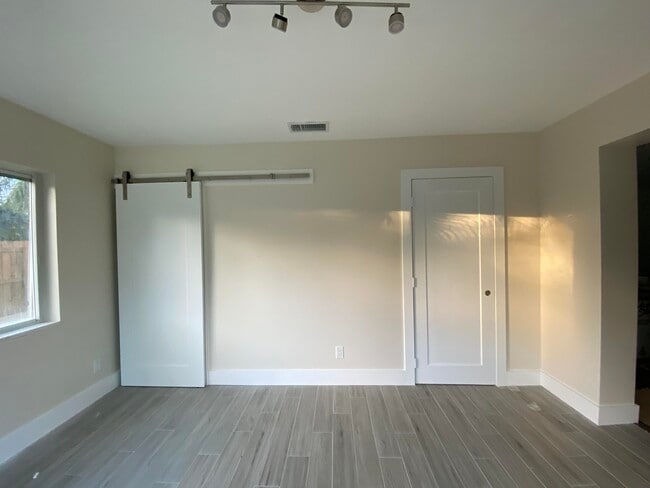 Photo - 124 NW 9th St