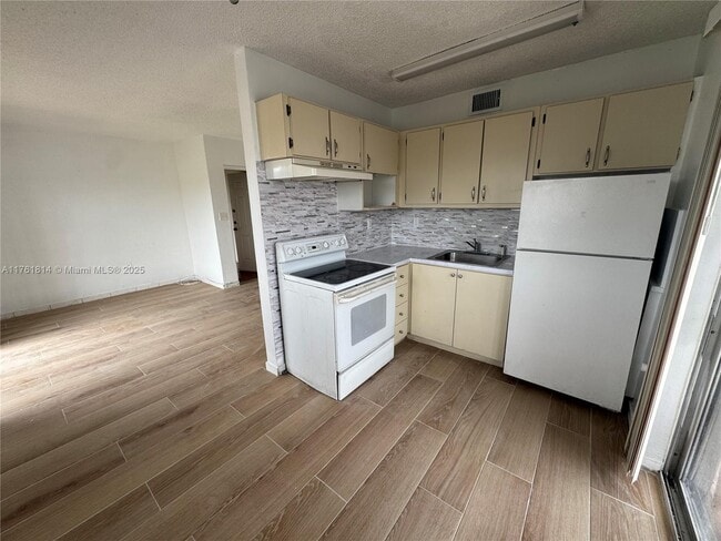 Photo - 1126 SW 3rd St Unit 3