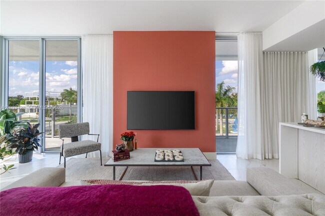 Photo - 2000 Metropica Wy Unit 203