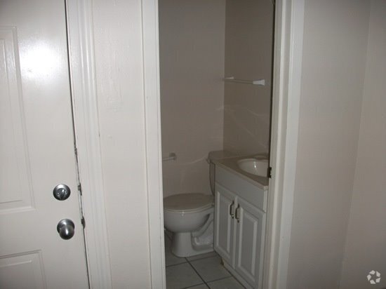 Building Photo - 4004 Scruggs Dr Unit B Rental