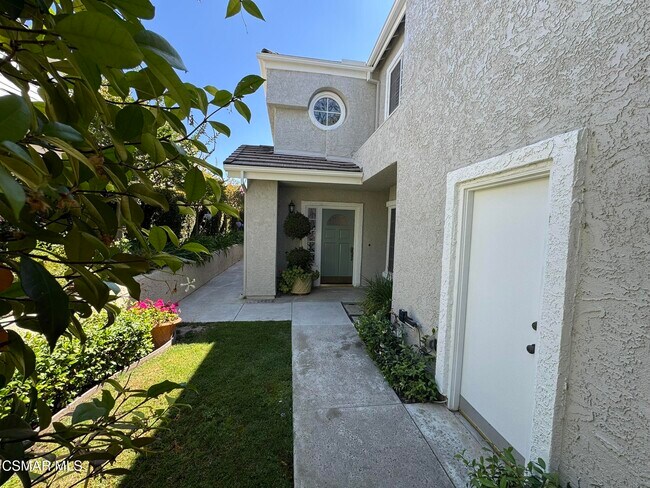 Photo - 834 Sunstone St