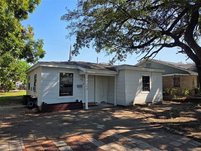Building Photo - 10209 Palestine St Rental