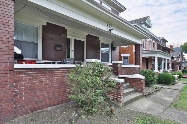 Photo - 205 E 14th Ave