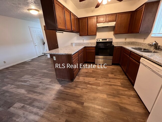 Photo - 1572 E Hidden Valley Rd