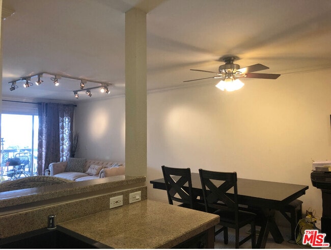 Photo - 21400 Burbank Blvd Unidad 223