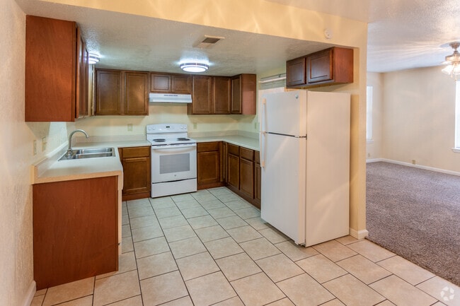 3BR, 2BA - 1336 SF