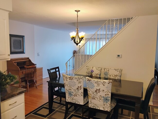 Photo - 553 W Park Ave