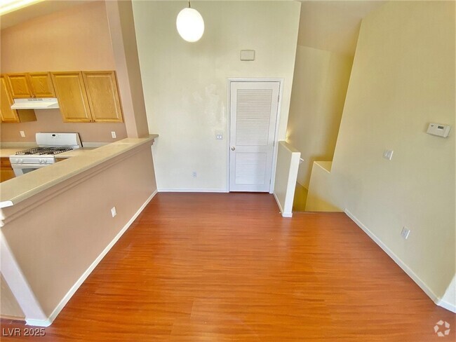 Building Photo - 8735 Tomnitz Ave Unit 101 Rental
