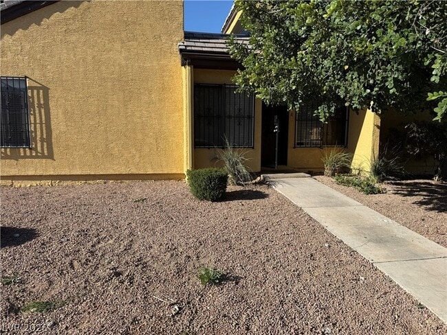 Photo - 1390 Hialeah Dr Unit A