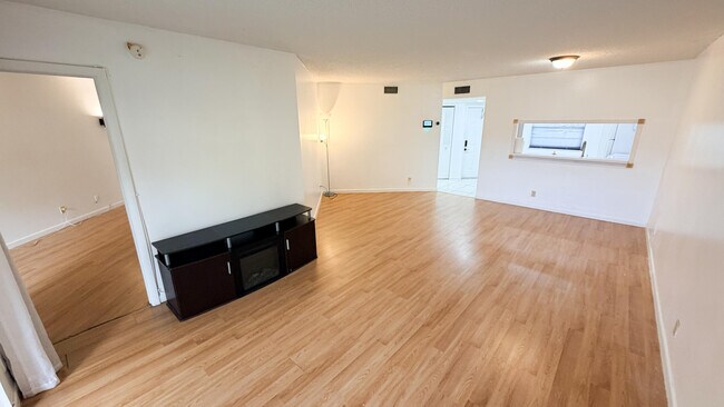 Photo - 6475 W Oakland Park Blvd