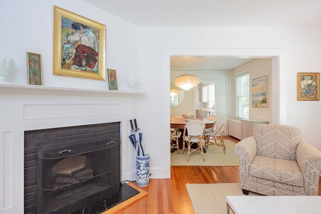 Photo - 15 Huntting Ln