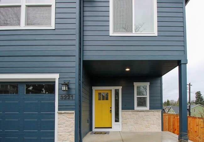 Photo - 3221-3223 Pheasant Ave SE Unidad 3221