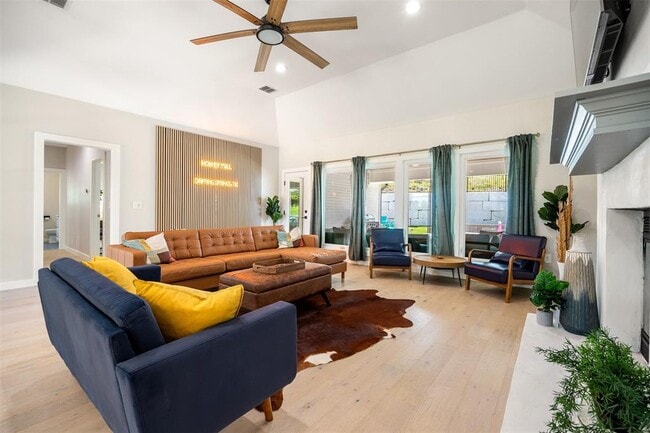 Photo - 717 E Creek Dr