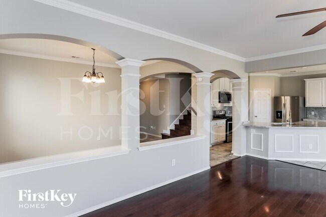 Photo - 719 Hickory Ln