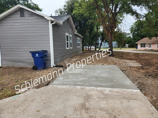 Photo - 202 N Getzendaner St