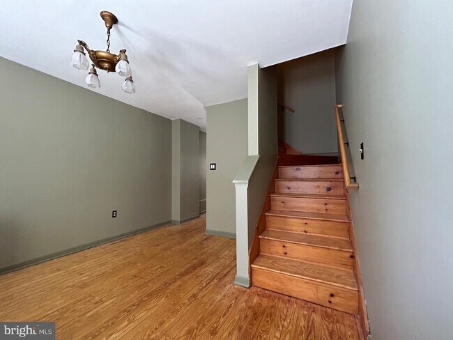 Photo - 162 York St
