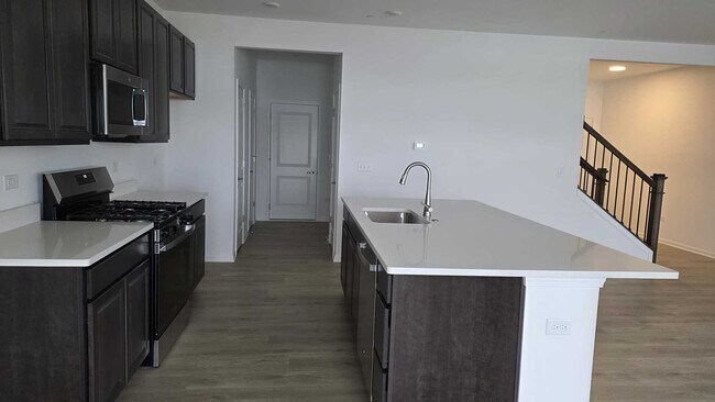 Photo - 460 Hathaway Ln