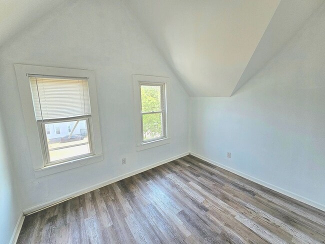 Photo - Spacious Multi-Family Apartments for Rent ... Unit 3rd Floor