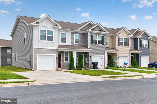 Photo - 184 College Dr