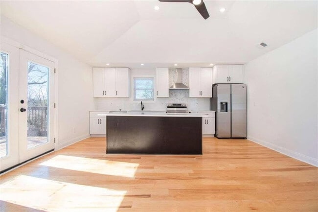 Photo - Room in House on Meldon Ave SE