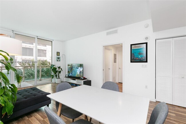 Photo - 950 Brickell Bay Dr Unit 403
