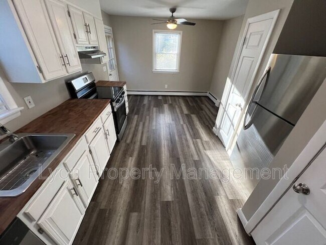 Photo - 155 Canal St Unidad B