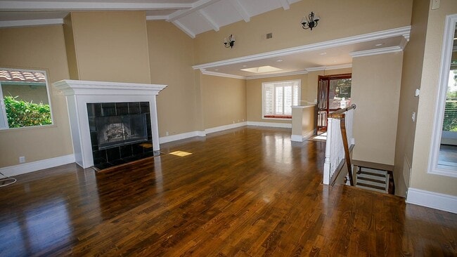 Building Photo - Beautiful 4-bedroom, 2.5-bathroom home in ...