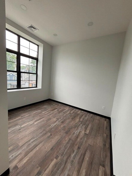 439 Pine St Unit 102