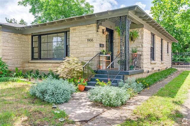 Building Photo - 1906 Newport Ave Rental