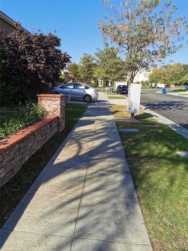 1318 Swan Loop S