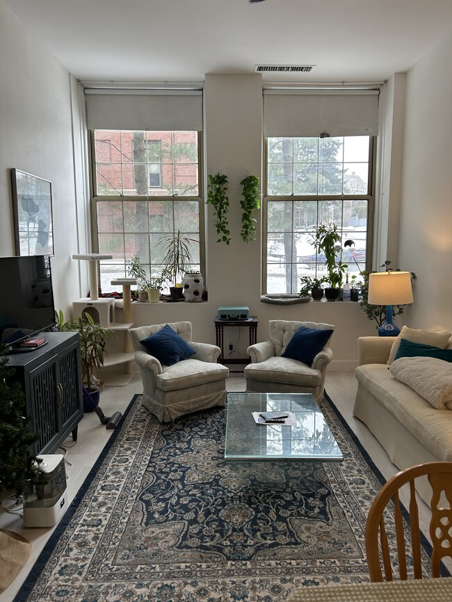 Building Photo - 48 Forest St Unit 106