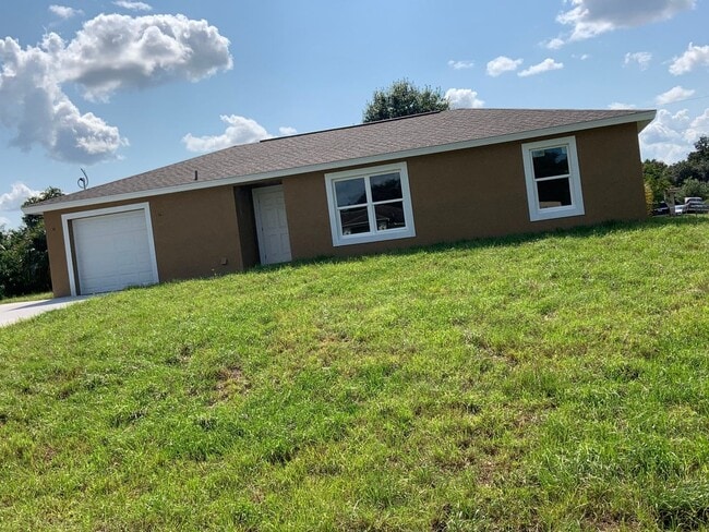 Building Photo - 2054 Detroit Dr